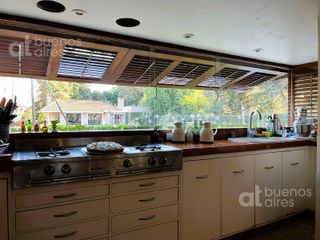 Foto 10 de Venta. Casa 7 ambientes con parque en Gonnet.