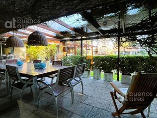 Foto 5 de Venta. Casa 7 ambientes con parque en Gonnet.