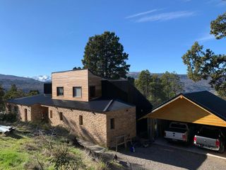 Foto 1 de Casa en venta - 4 Dormitorios 5 Baños - Cochera - 500Mts2 - San Martín de Los Andes