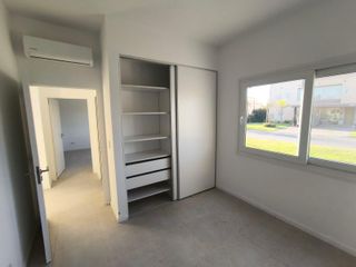 Foto 26 de VENTA CASA HARAS SANTA MARIA LOS MOLINOS 4 AMB