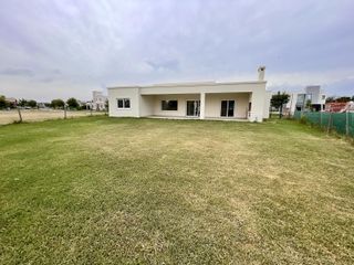 Foto 1 de VENTA CASA HARAS SANTA MARIA LOS MOLINOS 4 AMB