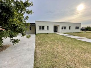 Foto 4 de VENTA CASA HARAS SANTA MARIA LOS MOLINOS 4 AMB