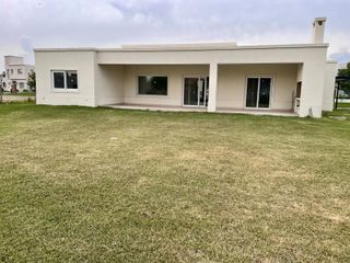 Foto 2 de VENTA CASA HARAS SANTA MARIA LOS MOLINOS 4 AMB