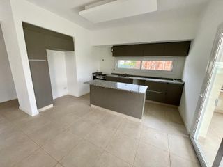 Foto 10 de VENTA CASA HARAS SANTA MARIA LOS MOLINOS 4 AMB