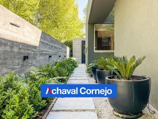 Foto 6 de Casa en venta doble lote al agua totalmente remodelada en Barrio Santa Maria de Tigre