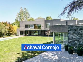 Foto 9 de Casa en venta doble lote al agua totalmente remodelada en Barrio Santa Maria de Tigre