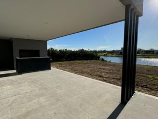 Foto 2 de San Matías | Venta | Importante casa a laguna a estrenar en área 5