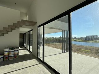Foto 9 de San Matías | Venta | Importante casa a laguna a estrenar en área 5
