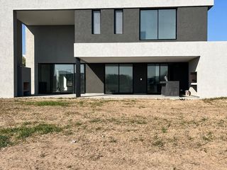 Foto 30 de San Matías | Venta | Importante casa a laguna a estrenar en área 5