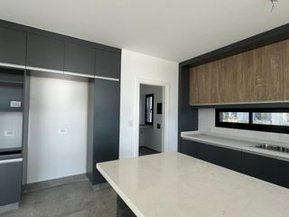 Foto 5 de San Matías | Venta | Importante casa a laguna a estrenar en área 5