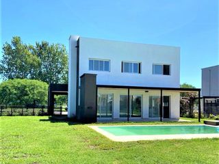 Foto 11 de VENTA CON RENTA, CASA en El Canton - Escobar IMPECABLE
