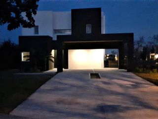 Foto 5 de VENTA CON RENTA, CASA en El Canton - Escobar IMPECABLE