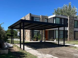 Foto 2 de RBS. EN VENTA! HERMOSA CASA EN HARAS SANTA MARIA, LOS EUCALIPTUS.