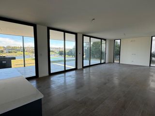 Foto 8 de San Matías - Área 1 | Venta | Casa moderna a la laguna, de 5 amb con pileta