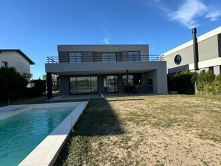 Foto 27 de San Matías - Área 1 | Venta | Casa moderna a la laguna, de 5 amb con pileta