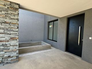 Foto 5 de San Matías - Área 1 | Venta | Casa moderna a la laguna, de 5 amb con pileta