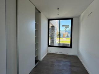 Foto 22 de San Matías - Área 1 | Venta | Casa moderna a la laguna, de 5 amb con pileta