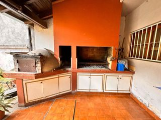 Foto 16 de Amplia casa de 5 dormitorios con galería y pileta, Av. Roca al 1000, Barrio Sur