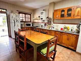 Foto 6 de Amplia casa de 5 dormitorios con galería y pileta, Av. Roca al 1000, Barrio Sur