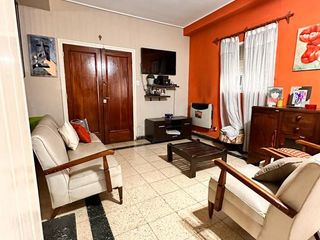Foto 11 de Amplia casa de 5 dormitorios con galería y pileta, Av. Roca al 1000, Barrio Sur