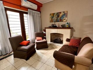 Foto 12 de Amplia casa de 5 dormitorios con galería y pileta, Av. Roca al 1000, Barrio Sur