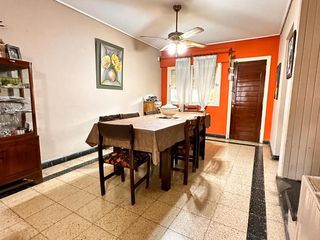 Foto 2 de Amplia casa de 5 dormitorios con galería y pileta, Av. Roca al 1000, Barrio Sur