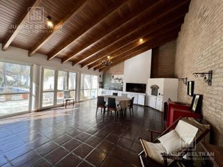 Foto 39 de Excelente Casa en Venta en Villa Belgrano -  5 dormitorios - 550 m2