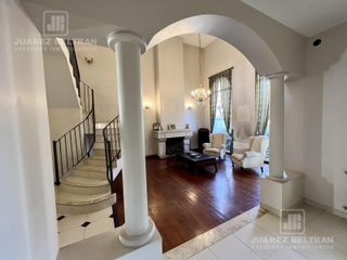 Foto 14 de Excelente Casa en Venta en Villa Belgrano -  5 dormitorios - 550 m2
