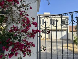Foto 3 de Excelente Casa en Venta en Villa Belgrano -  5 dormitorios - 550 m2
