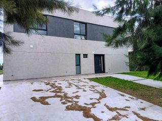 Foto 1 de Casa en El Naudir a estrenar a la laguna 3 dormitorios (1 suite con vestidor) más playroom