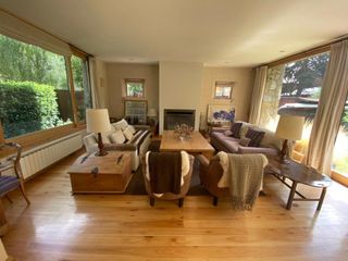 Foto 4 de Espléndida Casa moderna en pleno centro 260 m2 - San Martin De Los Andes