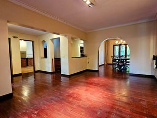 Foto 2 de Importante casa de 5 dormitorios en VENTA en lote de 832 m2, zona Parque Guillermina, SMT