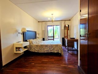 Foto 6 de Importante casa de 5 dormitorios en VENTA en lote de 832 m2, zona Parque Guillermina, SMT
