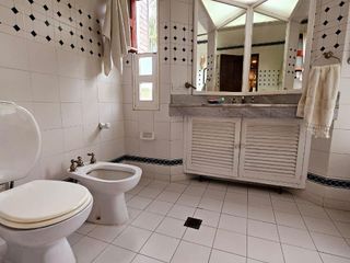 Foto 8 de Importante casa de 5 dormitorios en VENTA en lote de 832 m2, zona Parque Guillermina, SMT