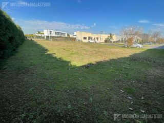 Foto 3 de Terreno en venta en Ayres Plaza.