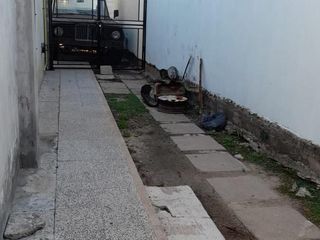 Foto 9 de Casa en venta - 2 Dormitorios 1 Baño - Cochera - 300Mts2 - Ringuelet
