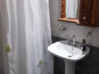 Foto 8 de Casa en venta - 2 Dormitorios 1 Baño - Cochera - 300Mts2 - Ringuelet
