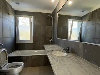 Foto 20 de Casa en venta con renta, 4 ambientes, 3 dormitorios, Barrio Acacias/Puertos