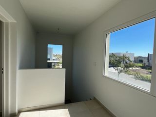 Foto 16 de Casa en venta con renta, 4 ambientes, 3 dormitorios, Barrio Acacias/Puertos