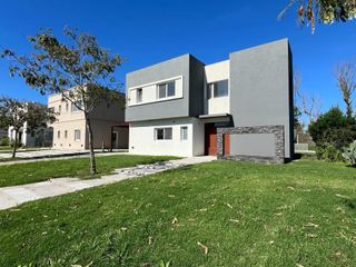 Foto 4 de Casa en venta con renta, 4 ambientes, 3 dormitorios, Barrio Acacias/Puertos