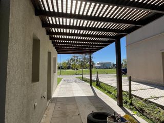 Foto 32 de Casa en venta con renta, 4 ambientes, 3 dormitorios, Barrio Acacias/Puertos