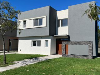 Foto 3 de Casa en venta con renta, 4 ambientes, 3 dormitorios, Barrio Acacias/Puertos