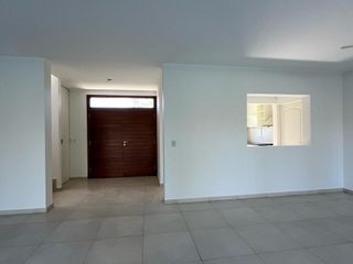Foto 10 de Casa en venta con renta, 4 ambientes, 3 dormitorios, Barrio Acacias/Puertos