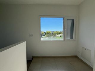 Foto 17 de Casa en venta con renta, 4 ambientes, 3 dormitorios, Barrio Acacias/Puertos