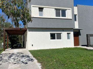 Foto 2 de Casa en venta con renta, 4 ambientes, 3 dormitorios, Barrio Acacias/Puertos