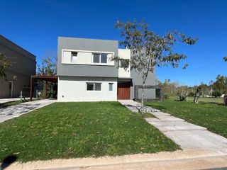 Foto 5 de Casa en venta con renta, 4 ambientes, 3 dormitorios, Barrio Acacias/Puertos