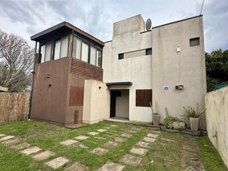 Foto 1 de Excelente duplex La Lucila a 2 cuadras del mar!!