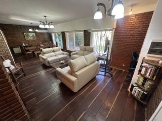 Foto 1 de Chalet Clásico  en la mejor zona del barrio La Bota - Benavidez