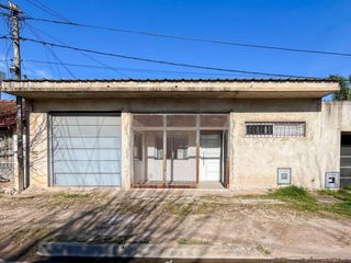 Foto 1 de Casa en venta - 1 Dormitorio 1 Baño - Cochera - 300Mts2 - La Plata