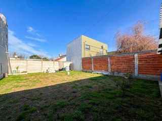 Foto 17 de Casa en venta - 1 Dormitorio 1 Baño - Cochera - 300Mts2 - La Plata
